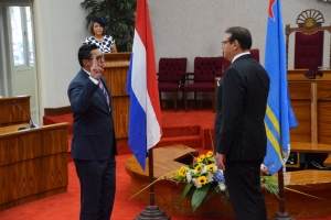 Gobernador Boekhoudt a huramenta 21 parlamentario