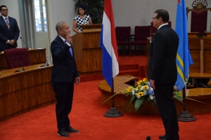Gobernador Boekhoudt a huramenta 21 parlamentario