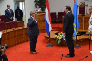 Gobernador Boekhoudt a huramenta 21 parlamentario