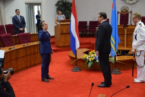 Gobernador Boekhoudt a huramenta 21 parlamentario