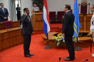 Gobernador Boekhoudt a huramenta 21 parlamentario