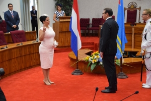 Gobernador Boekhoudt a huramenta 21 parlamentario