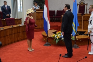 Gobernador Boekhoudt a huramenta 21 parlamentario