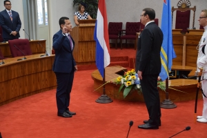 Gobernador Boekhoudt a huramenta 21 parlamentario