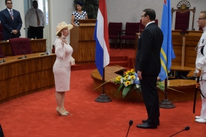 Gobernador Boekhoudt a huramenta 21 parlamentario