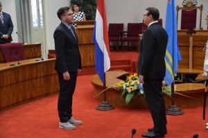 Gobernador Boekhoudt a huramenta 21 parlamentario