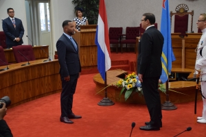 Gobernador Boekhoudt a huramenta 21 parlamentario