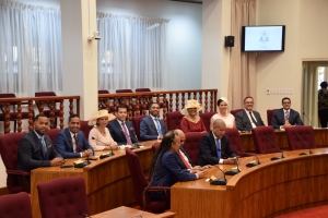 Gobernador Boekhoudt a huramenta 21 parlamentario