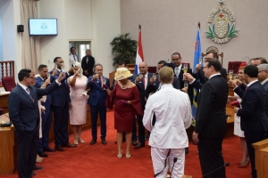 Gobernador Boekhoudt a huramenta 21 parlamentario