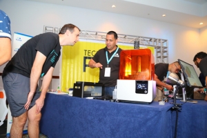 ELMAR: Studiantenan tabata interesa den tecnologia programming na ATECH 2017
