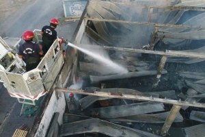 Candela feroz a destrui edificio na Eagle/Boulevard 
