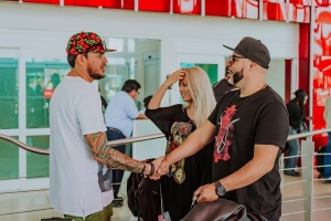 E artistanan a yega caba pa Love Festival cu ta cuminsa awenochi