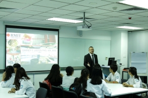 Lasten: Arubiano por studia turismo tambe na Vietnam