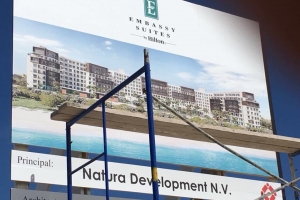 Discusion si proyecto hotelero Embassy Suites ta necesario pa Aruba  