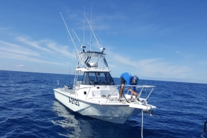 Aruba Maritime police rescues boat and its crewmember