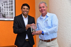 Boluntarionan Rode Kruis Aruba a ricibi Thank You Lunch di RIU