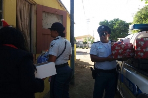 Polisnan haciendo famianan di menos recurso contento