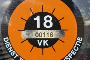 DTI ta re-introduci sticker pa vehiculo di motor cu pasa keurmento