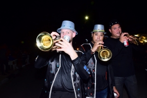 Bista fotografico di e parada di flambeu di diasabra anochi