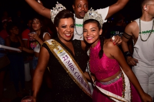 Bista fotografico di e parada di flambeu di diasabra anochi