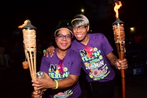 Bista fotografico di e parada di flambeu di diasabra anochi