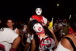 Bista fotografico di e parada di flambeu di diasabra anochi