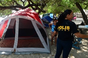 Cuerpo policial cu regla y fecha pa temporada di campamento