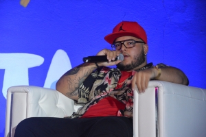 Jeon a mustra chispa di videoclip 'Machika' na publico