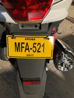 Polis a gara varios scooter cu plachi falso