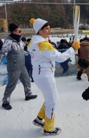 Arubiano Nicole Hoevertsz a core cu antorcha olimpico na Sur Korea