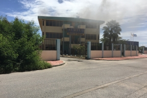 Candela den edificio di Aureus University na Wayaca