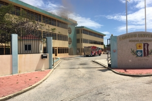 Candela den edificio di Aureus University na Wayaca