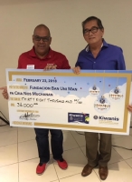 E clubnan di Kiwanis na Aruba cu donacion na Fundacion Ban Uni Man Pa Cria Nos Muchanan