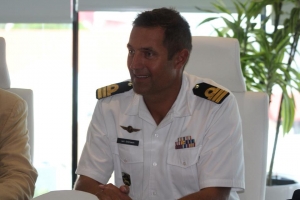 Minister di defensa Hulandes a haci bishita hopi ‘low profile’ na Aruba
