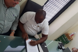 Arutram y Stichting Rancho a firma MOU
