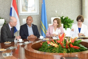 Minister di relacionnan exterior Stef Blok a reuni cu gobierno
