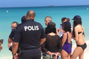 Accion lihe di EMT di La Cabana a yuda scapa bida di turista