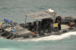 Guarda Costa a intercepta boto cu droga cerca di Aruba