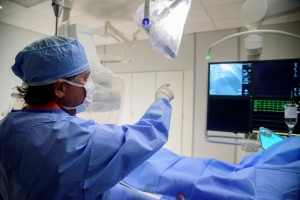 Prome catheterisacion a tuma lugar den compleho nobo hospital