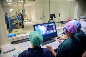 Hospital cu introduccion di intervencion di cardiologia