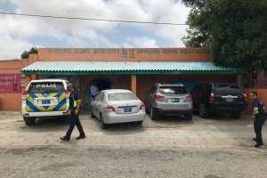 Control riba supermercadonan na Aruba a continua