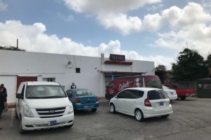 Control riba supermercadonan na Aruba a continua