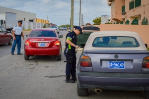 Polis a duna 242 multa durante un control grandi di trafico