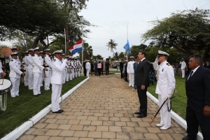 Ceremonia pa conmemora esnan cu a fayece den di dos Guera Mundial