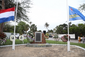 Ceremonia pa conmemora esnan cu a fayece den di dos Guera Mundial