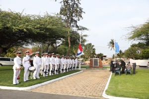 Ceremonia pa conmemora esnan cu a fayece den di dos Guera Mundial