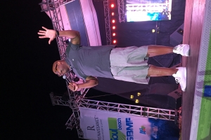 Marlon Wayans y otronan a briya durante Comedy Night di SBMF