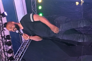 Marlon Wayans y otronan a briya durante Comedy Night di SBMF