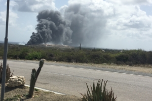 Candela na dump di Parkietenbos diabierna a hala atencion