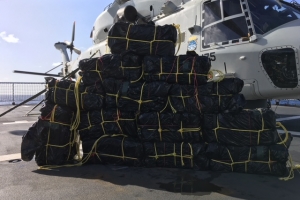 Bapor di marina Friesland ta intercepta 406 kilo di cocaina